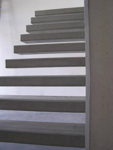 Voile et escalier en béton préfabriqué