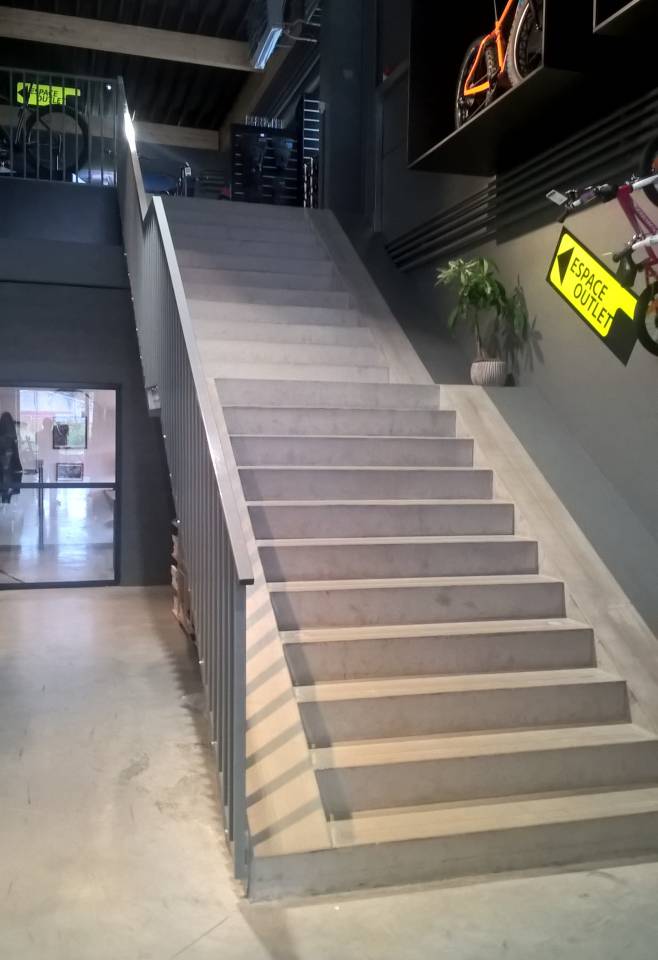 Escaliers intérieurs préfabriqués en béton architectonique